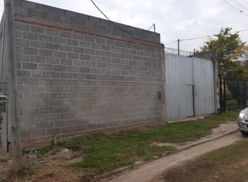 Imagen 2 de 6 de Se Vende Galpón En Barrio Alto Mieres