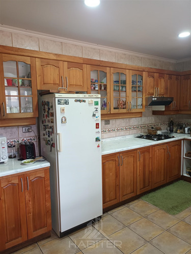 Casa En Venta De 5 Dorm. En Los Angeles