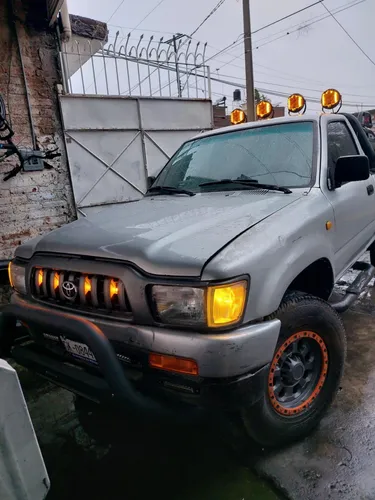 Toyota Hilux 2004 Nacional. Roll Bar, Burrera Y Estribos.