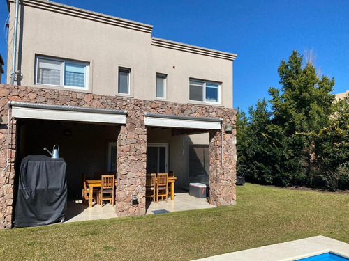 Imagen 25 de 28 de Venta | Casa De 2 Plantas En Lote Interno | Los Alisos