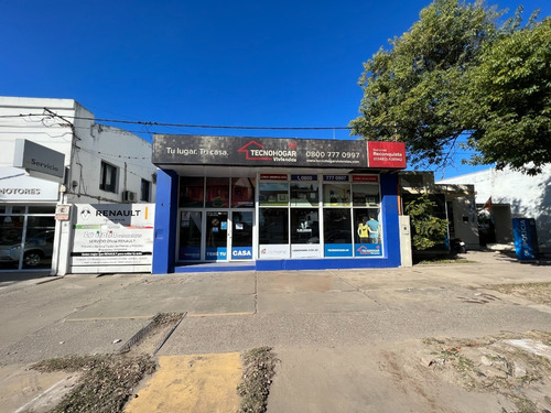 Imagen 2 de 2 de Salón Comercial