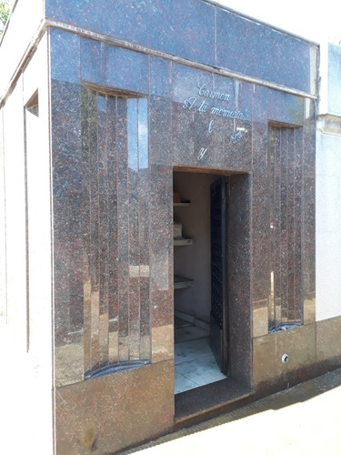 Imagen 4 de 4 de Venta De Bóveda En Cementerio Municipal De Lanus, Todo En Marmol