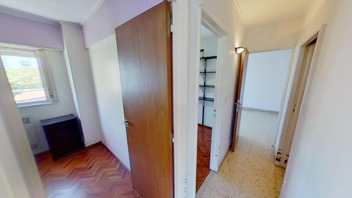 Departamento De Tres Dormitorios Con Cochera - Zona Estudiantes