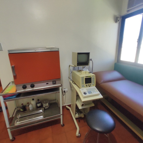 Consultorio Médico Con Equipos Ginecológicos En Apartamento Ubicado En La Avenida Bolívar L53