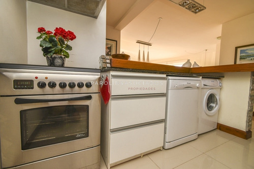 Excelente Apartamento De Tres Dormitorios Frente Al Mar - Punta Del Este- Ref: 2701