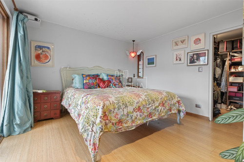 Casa En Venta De 5 Dorm. En Lo Barnechea