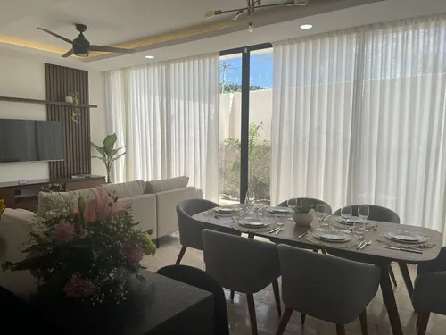 Casa De 3 Rec. En Privada Con Paneles Solares, Cerca De Altabrisa. Boreana