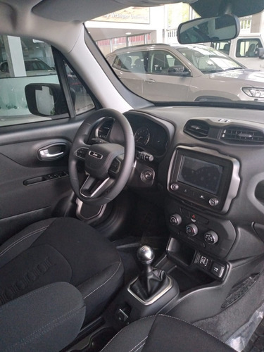 Imagen 17 de 20 de Jeep Renegade Sport 1.8 130 Cv