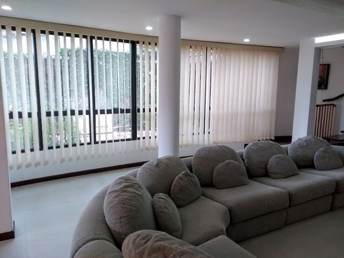 Imagen 3 de 12 de Venta Casa Los Robles El Hatillo. Actualizada Y Tranquila