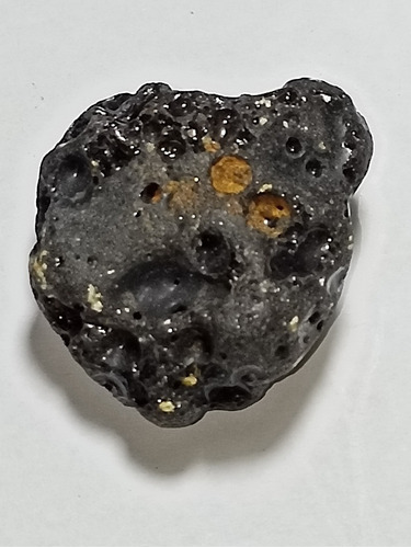 Piedra  Volcanica En Bruto   17. Gramos 