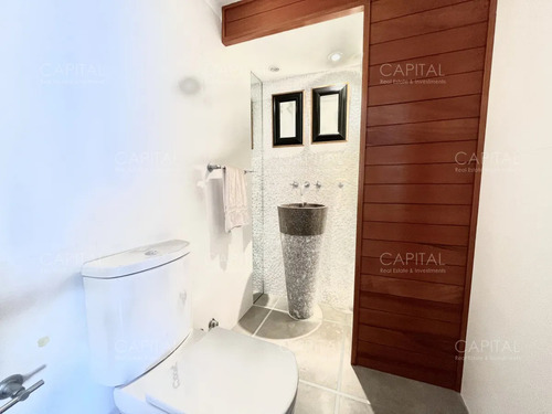 Apartamento En Venta En Edificio Espigon Frente Al Puerto