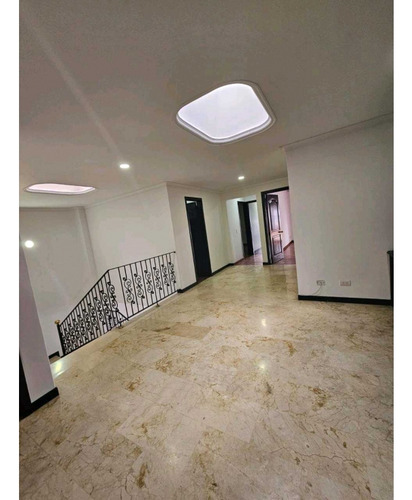 Casa Unifamiliar En Venta El Poblado La Calera (t)
