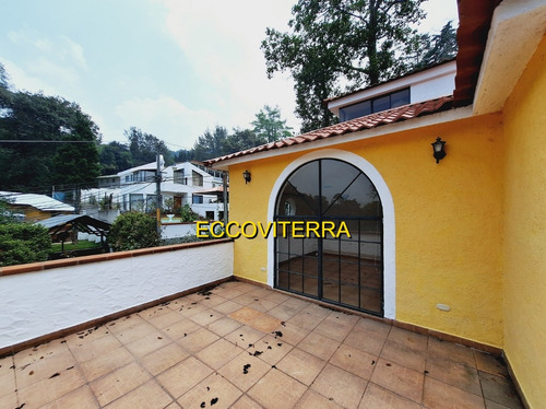 Vendo Belleza Y Amplia Casa, 4 Dormitorios, Excelente Ubicación, Sector De Alta Plusvalia