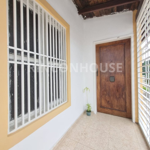 Casa En Venta En La Urb. La Blanquera, Palo Negro.