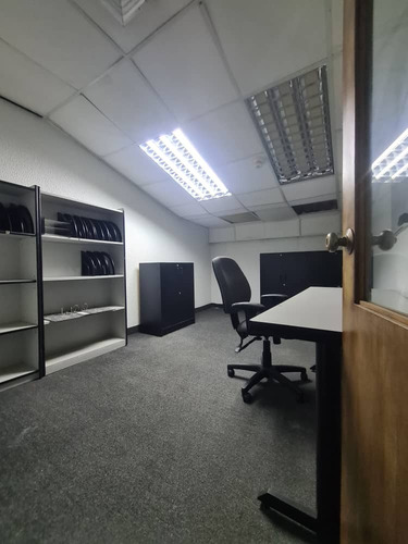 Alquiler De Amplia Oficina Local Zona Industrial La Trinidad. Cm