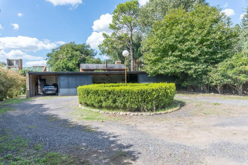 Imagen 6 de 30 de Imponente Casa Quinta Con Amplio Terreno, Pileta, Sauna Y Jacuzzi