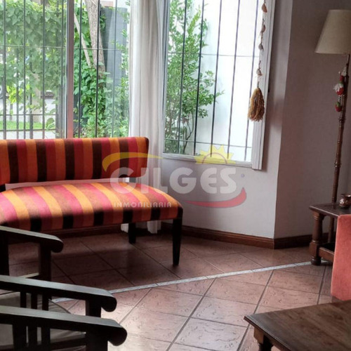 Venta De Casa 6 Amb. Sobre Lote 10x33m² En Haedo