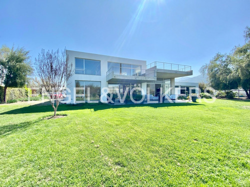Luminosa Casa En Condominio Las Brisas