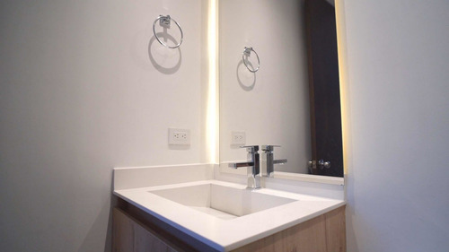 Imagen 2 de 14 de Apartamento Hermosa Vista Ubicación Remodelado Para Estrenar