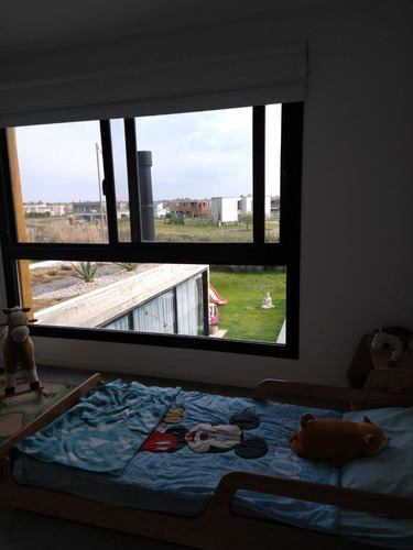 Imagen 24 de 30 de Casa Moderna En Barrio Vistas