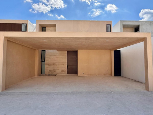 Casa En Venta De 4 Recamaras En Privada Ubicada En Xcanatun