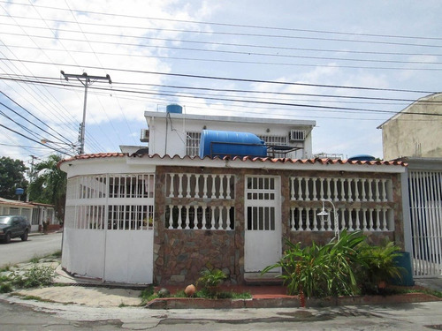 Casa En Venta En Urb. Villas De Aragua, Maracay. 24-15886. Lln