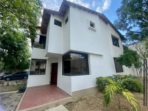 Venta - Casa Conjunto Cerrado Avenida El Libertador, Santa Marta