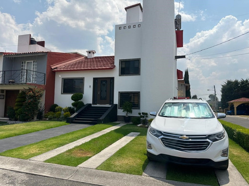 Casa En Venta En Metepec, Amplió Jardín, Fraccionamiento Con Vigilancia 24 Hrs A 45 Min De Sta Fe.