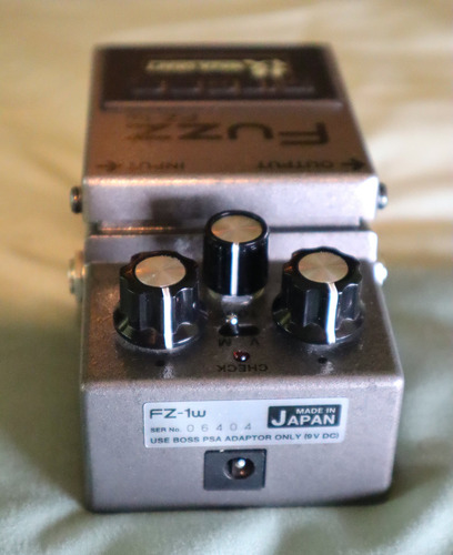 Pedal De Fuzz Boss Para Guitarra Fz-1w Waza Craft Plateado (Usado)