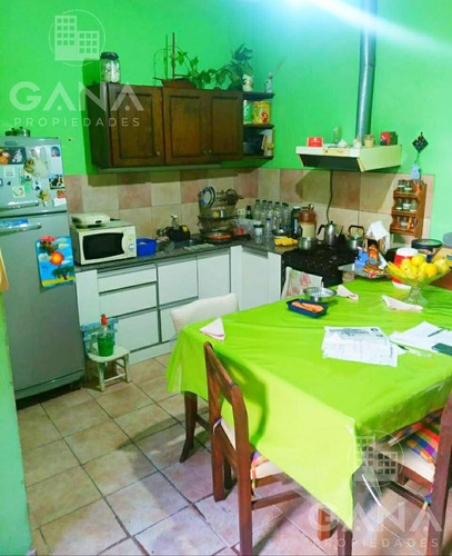 Casa De Pasillo En Barrio Martin, A Reciclar, Excelente Oportunidad.
