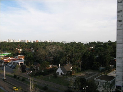 Venta De Apartamento 2 Dormitorios, Roosevelt