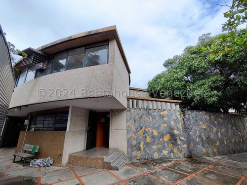 Maravillosa Casa Para Colocar Empresa O Vivir En La Mejor Zona De Chuao.  Mls #24-20636 Lp