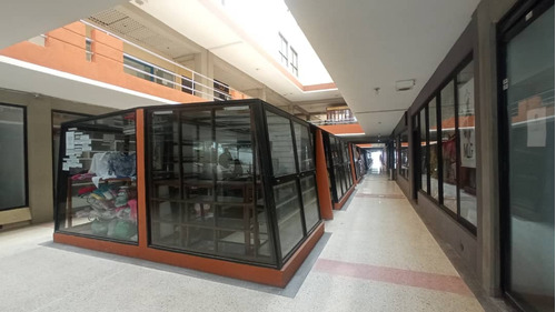 Mini Tienda En El Centro Comercial El Este En Venta