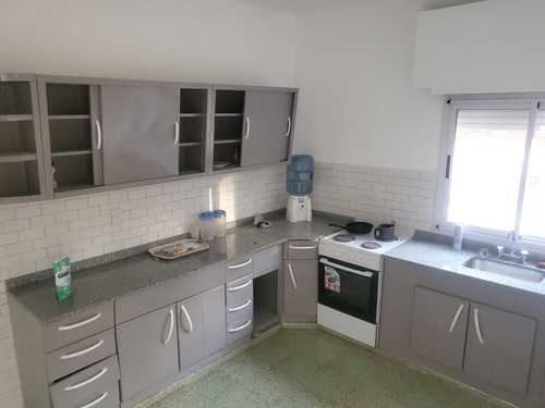 Imagen 3 de 11 de Casa Quinta En Hermoso Lugar, Bosque Propio 8 Hectareas, Zona Rural, Camino Asfaltado, Seguridad Priv. A 500mts Del Río. Se Puede Alquilar Por 15ena O Mes Durante El Verano. Cómodo Para 8 Personas.