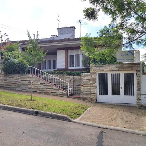 Casa 4 Ambientes, En Venta En San Fernando