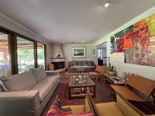 Casa Chilena, Parcela En Condominio. 5d+4b + Servicios.