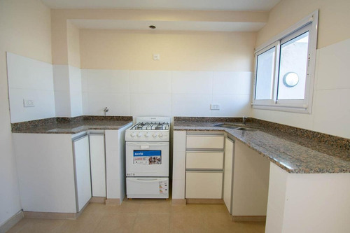 Imagen 10 de 30 de Duplex Tipo Casa Venta -165 Mts 2 Terreno-cochera - Berisso