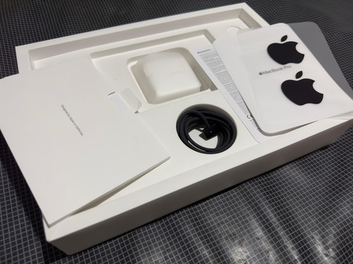 Macbook Pro M3 Pro 1tb 18gb Ram Como Nueva Negro