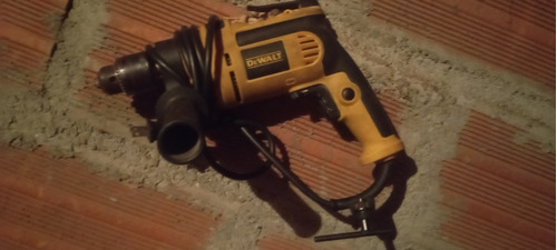 Se Vende Taladro Dewalt Con Percusion En Exelente Estado 