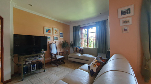 Venta - Chalet Cuatro Ambientes Con Garage Y Patio - Viamonte 4390