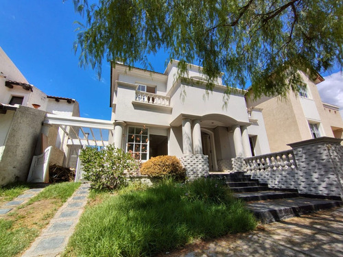 Se Vende Casa En Barrio Dalvian, Mendoza