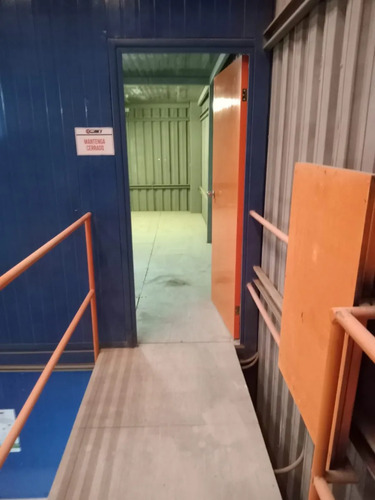 Venta Sitio Con Galpones Y Equipamiento En El Barrio Indust