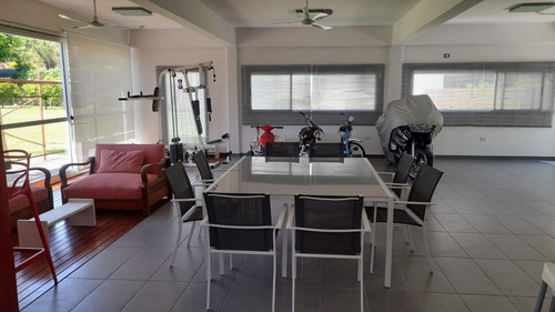 Casa En Venta - 5 Dormitorios 4 Baños - Hudson