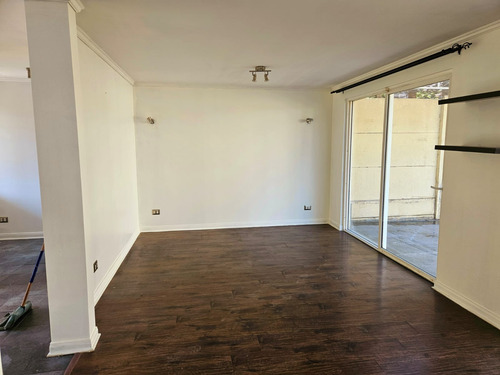 Vendo Casa De 3 Pisos En Condominio. Peñalolén