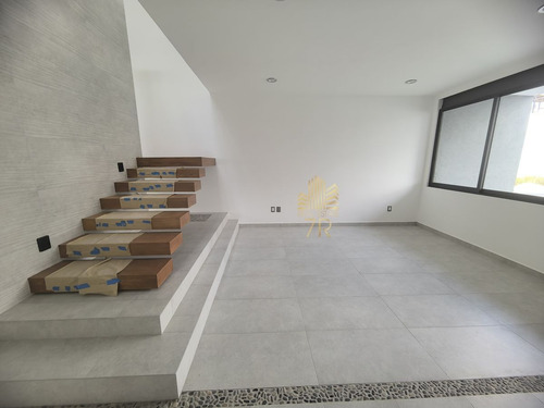 Casa De Autor En Zibata En Venta O Renta Con Recámara En Planta Baja O Estudio