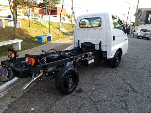Imagem 5 de 15 de Hyundai Hr 2018 2.5 Hd Cab. Curta S/ Carroceria Tci 2p