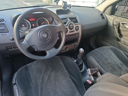 Renault Megane 1.6 Dynamique Hi-flex 4p