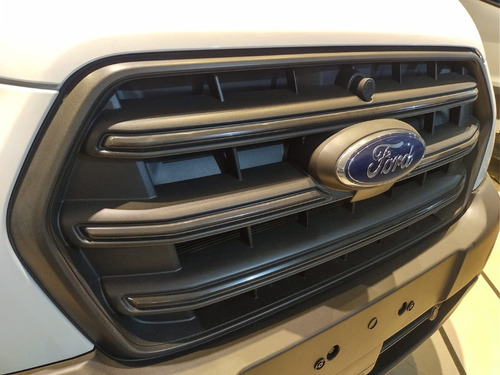 Imagen 16 de 23 de Ford Transit Diesel 2.2l 4x2 Furgon Largo Te 0km 2023