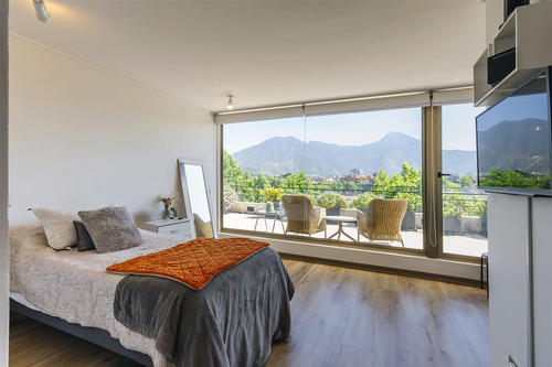 Departamento En Venta De 6 Dorm. En Vitacura