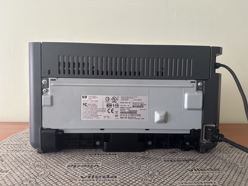Impresora Monocromática Hp Laserjet P1006 Con Tóner Original Azul Acero (Usado)